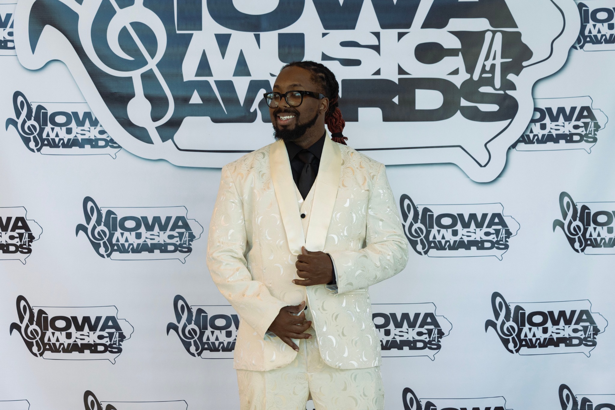 Tone Da Boss in a cream suit at the Iowa Music Awards